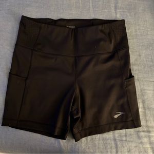 Brooks L running shorts with side and back phone pockets 5” inseam